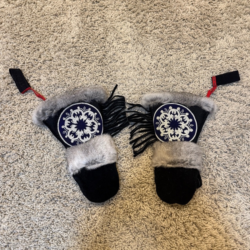 Astis x Hestra fringe mitten